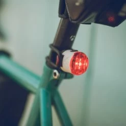 Lezyne Femto USB STVZO Fahrrad-Rücklicht -Fahrradersatzteile lezyne femto usb drive stvzo fahrrad ruecklicht 2020 304883 f